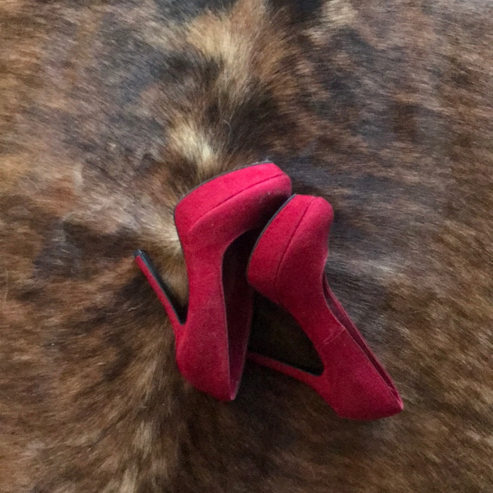 Red heels. Size 7. Made by Brash.